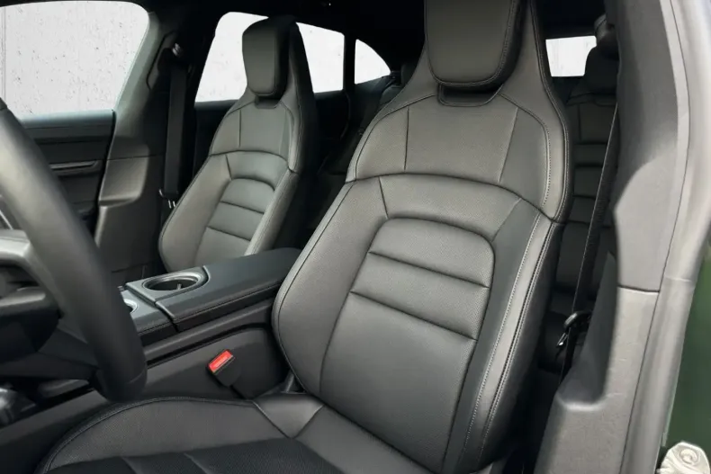 Porsche Taycan din 2025 cu 9.900 km - oferta POR193422 - foto 20