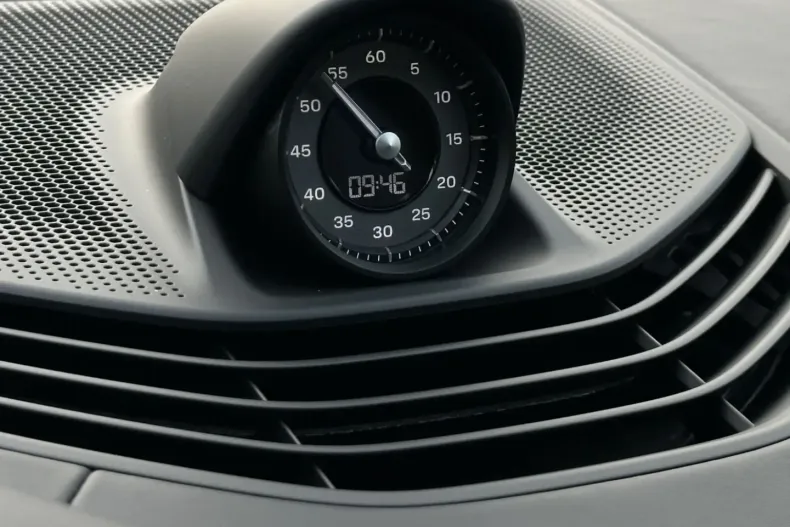 Porsche Taycan din 2025 cu 9.900 km - oferta POR193422 - foto 21