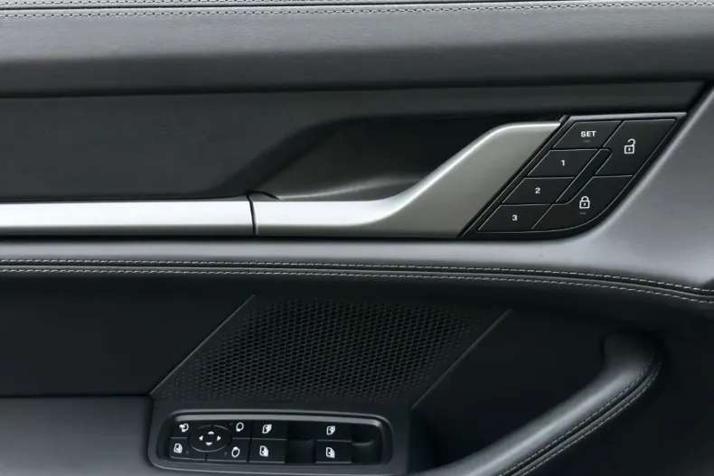 Porsche Taycan din 2025 cu 9.900 km - oferta POR193422 - foto 22