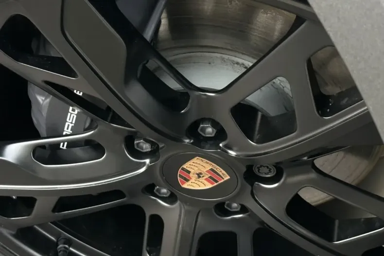 Porsche Taycan din 2025 cu 9.900 km - oferta POR193422 - foto 30