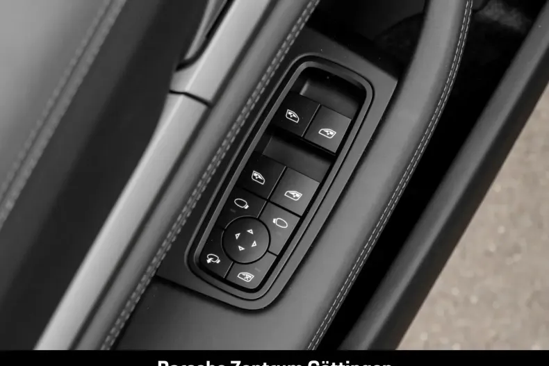 Porsche Taycan din 2025 cu 7.991 km - oferta POR193423 - foto 18