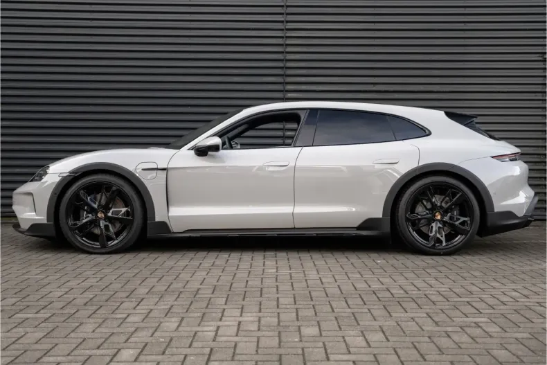 Porsche Taycan din 2025 cu 18.999 km - oferta POR193424 - foto 2