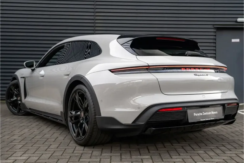 Porsche Taycan din 2025 cu 18.999 km - oferta POR193424 - foto 3