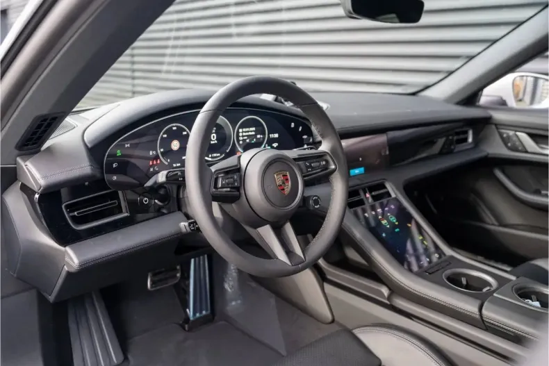 Porsche Taycan din 2025 cu 18.999 km - oferta POR193424 - foto 4