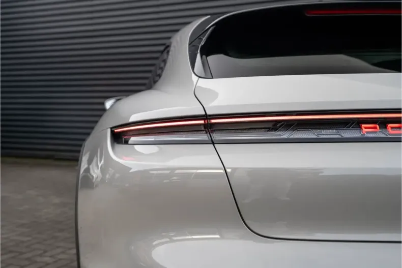 Porsche Taycan din 2025 cu 18.999 km - oferta POR193424 - foto 9