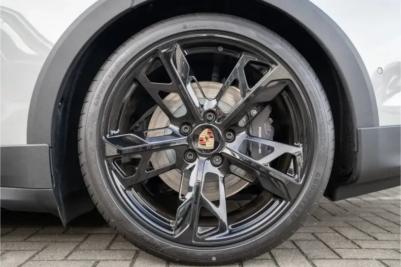 Porsche Taycan din 2025 cu 18.999 km - oferta POR193424 - foto 11