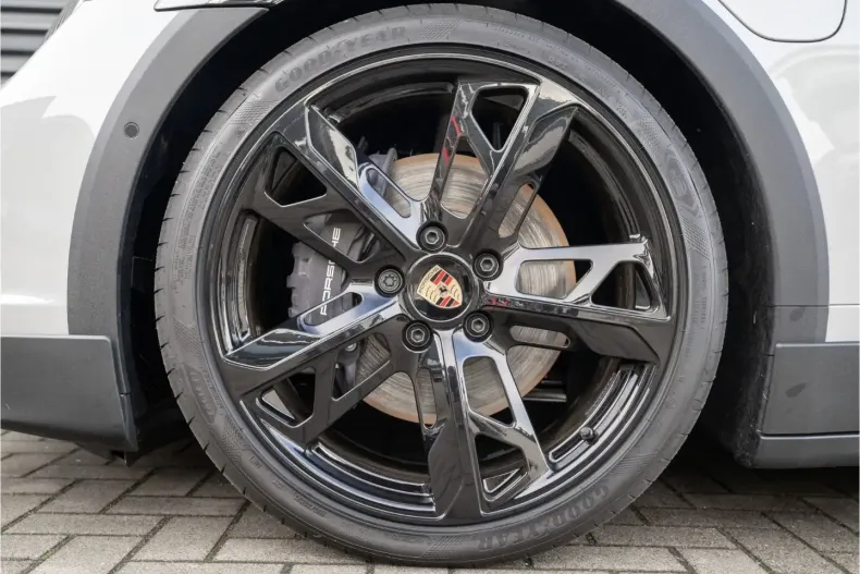 Porsche Taycan din 2025 cu 18.999 km - oferta POR193424 - foto 12