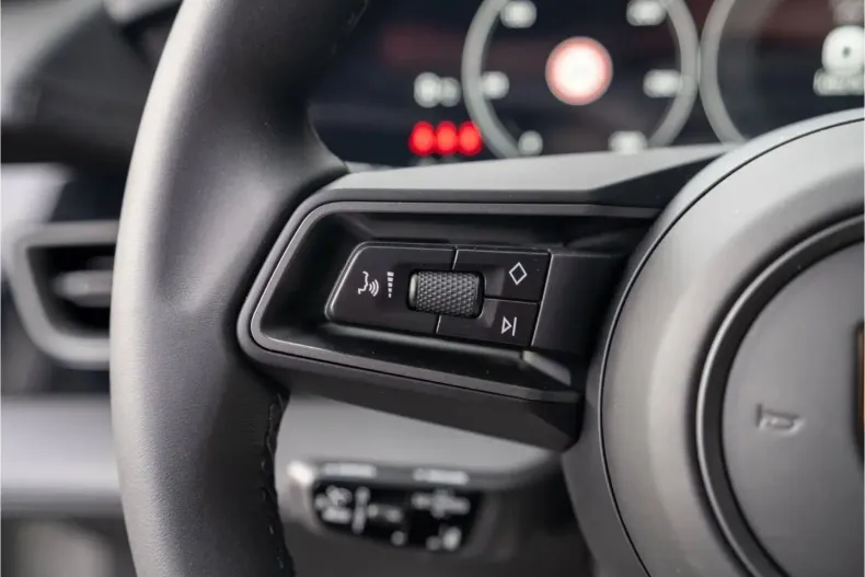 Porsche Taycan din 2025 cu 18.999 km - oferta POR193424 - foto 17