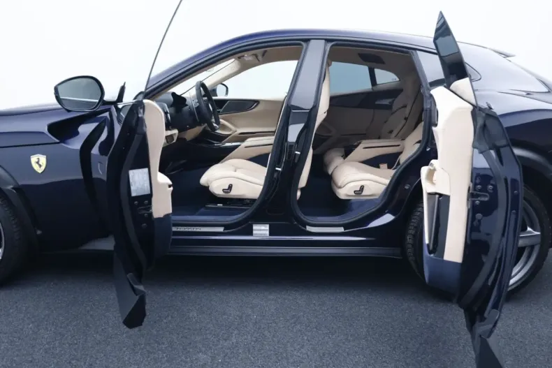 Ferrari Purosangue din 2024 cu 2.300 km - oferta FER193432 - foto 8
