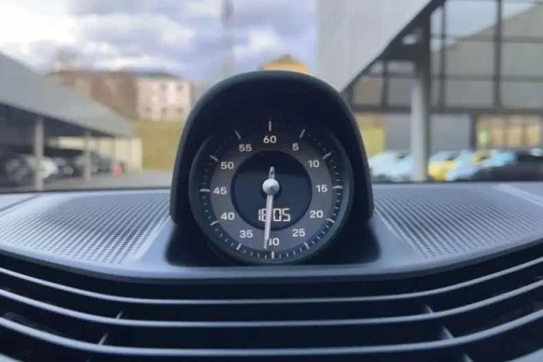 Porsche Taycan din 2025 cu 19.900 km - oferta POR193454 - foto 21