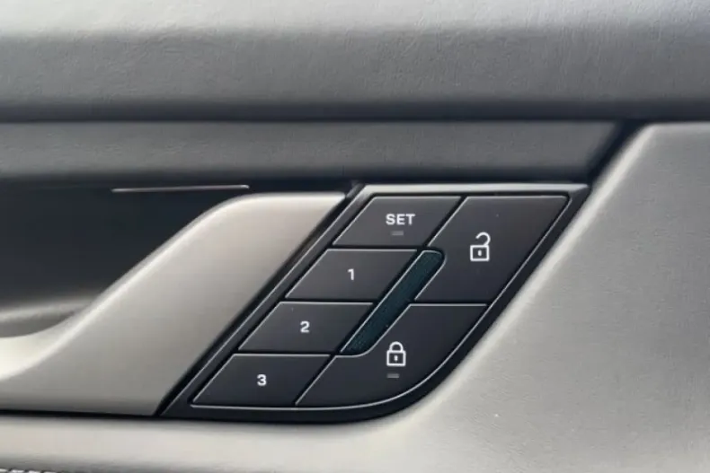 Porsche Taycan din 2025 cu 19.900 km - oferta POR193454 - foto 25