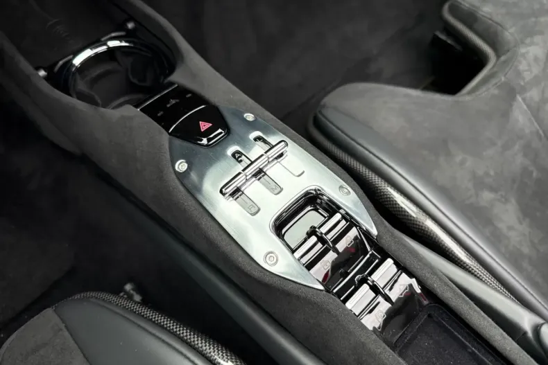 Ferrari 296 GTS din 2024 cu 3.900 km - oferta FER193458 - foto 17