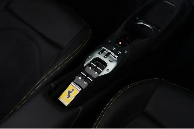 Ferrari 296 GTS din 2024 cu 1.347 km - oferta FER193461 - foto 9