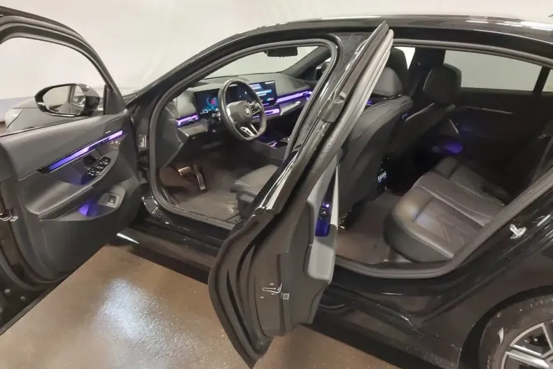 BMW 520 (Seria 5) din 2025 cu 24.300 km - oferta BMW193502 - foto 4