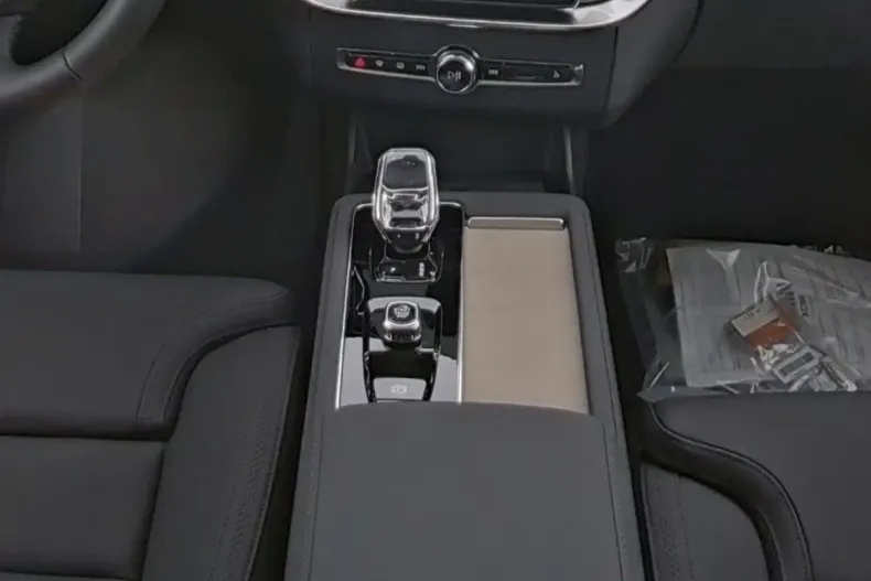 Volvo XC90 din 2025 cu 27.298 km - oferta VOL193510 - foto 6