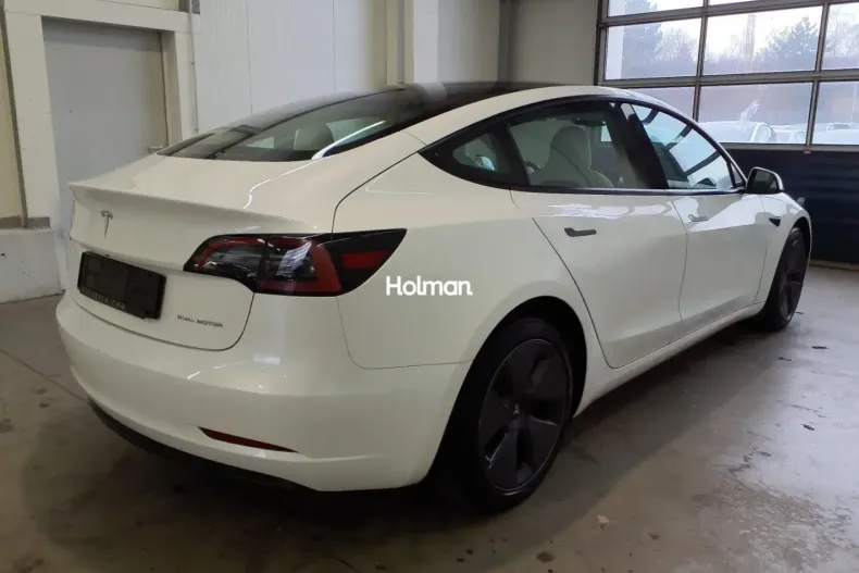 Tesla Model 3 din 2022 cu 64.221 km - oferta TES193513 - foto 3