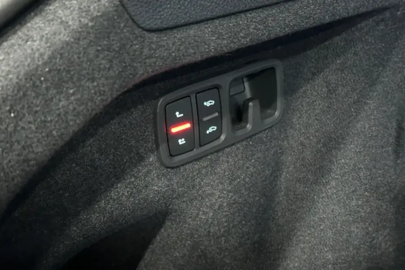 Audi Q8 din 2025 cu 14.000 km - oferta AUD193538 - foto 36