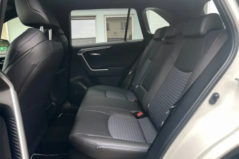 Toyota RAV4 din 2023 cu 13.356 km - oferta TOY193557 - foto 8