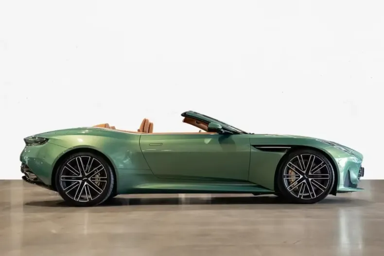 Aston Martin DB12 din 2024 cu 2.500 km - oferta AST193595 - foto 4