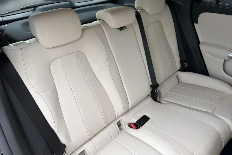 Mercedes-Benz GLA din 2026 cu 5.000 km - oferta MER193712 - foto 15