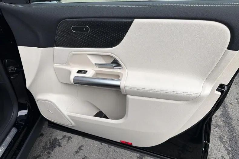 Mercedes-Benz GLA din 2026 cu 5.000 km - oferta MER193712 - foto 16