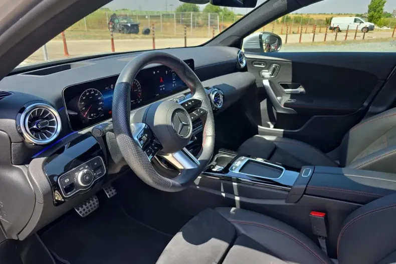 Mercedes-Benz A 250 (Clasa A) din 2024 cu 25.495 km - oferta MER193721 - foto 10