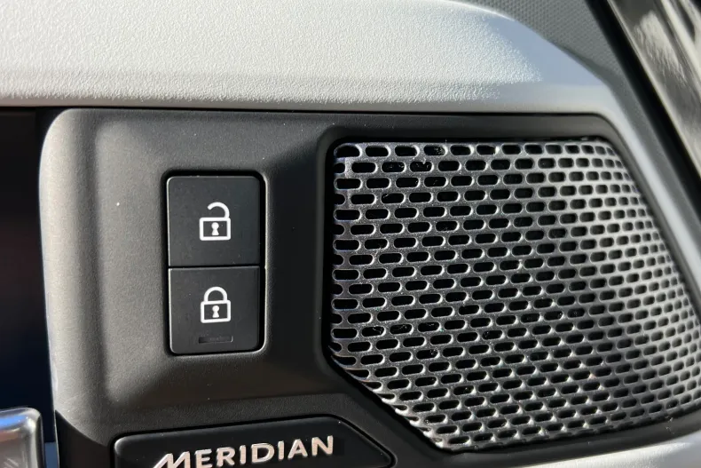 Land Rover Defender din 2023 cu 44.000 km - oferta LAN193815 - foto 26
