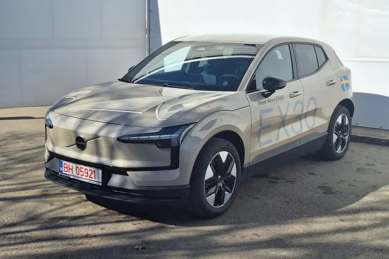 Volvo EX30 din 2025 cu 500 km - oferta VOL193864 - foto 1