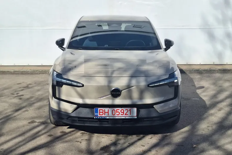 Volvo EX30 din 2025 cu 500 km - oferta VOL193864 - foto 4