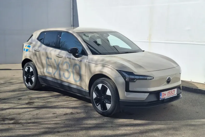 Volvo EX30 din 2025 cu 500 km - oferta VOL193864 - foto 6