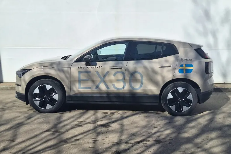 Volvo EX30 din 2025 cu 500 km - oferta VOL193864 - foto 7