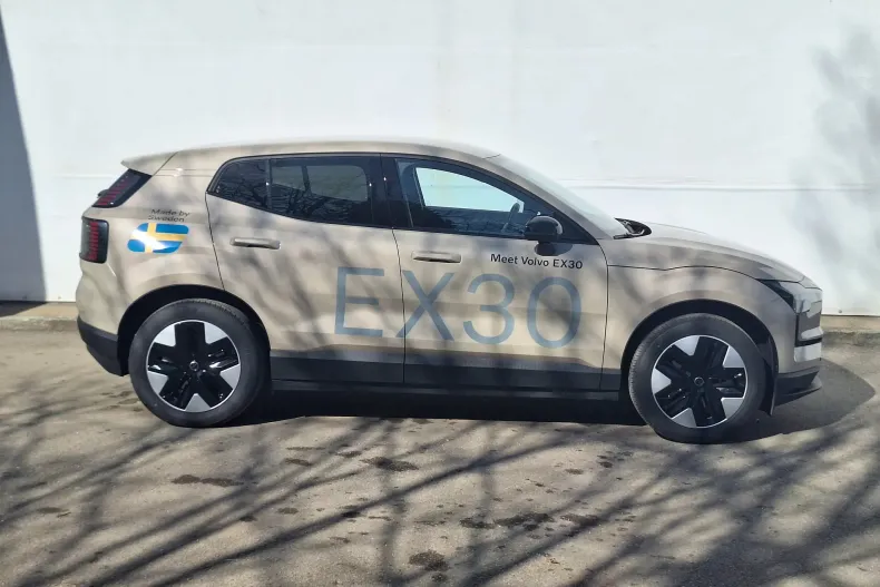 Volvo EX30 din 2025 cu 500 km - oferta VOL193864 - foto 8