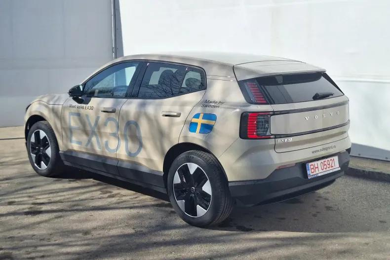 Volvo EX30 din 2025 cu 500 km - oferta VOL193864 - foto 9