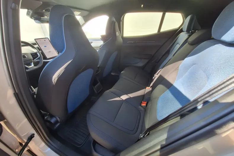 Volvo EX30 din 2025 cu 500 km - oferta VOL193864 - foto 16