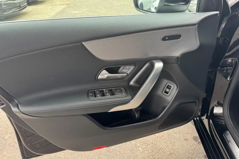 Mercedes-Benz A 250 (Clasa A) din 2021 cu 24.880 km - oferta MER193869 - foto 12