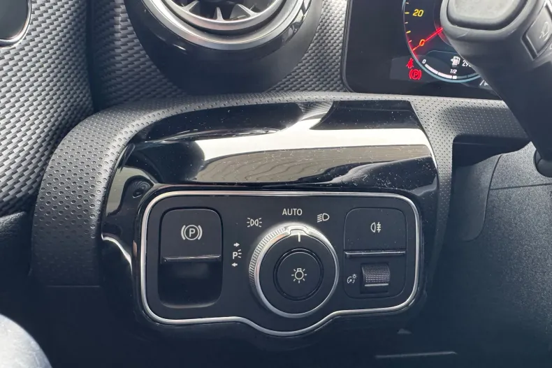 Mercedes-Benz A 250 (Clasa A) din 2021 cu 24.880 km - oferta MER193869 - foto 17