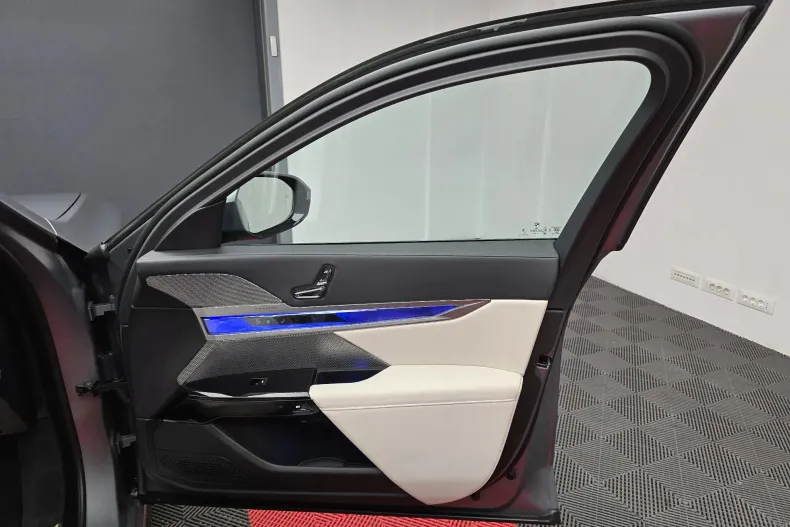 BMW 740d (Seria 7) din 2025 cu 26.500 km - oferta BMW193875 - foto 14