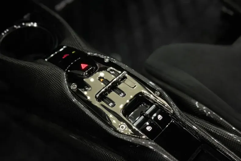 Ferrari SF90 din 2023 cu 3.500 km - oferta FER193914 - foto 24