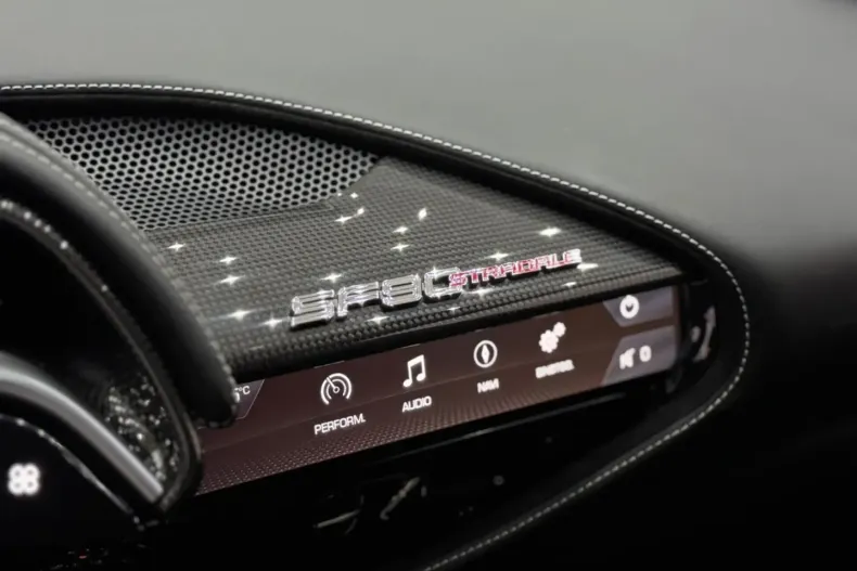 Ferrari SF90 din 2023 cu 3.500 km - oferta FER193914 - foto 25