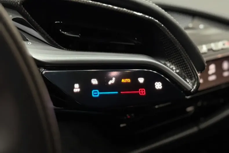 Ferrari SF90 din 2023 cu 3.500 km - oferta FER193914 - foto 26