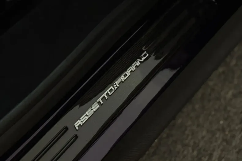 Ferrari SF90 din 2023 cu 3.500 km - oferta FER193914 - foto 40