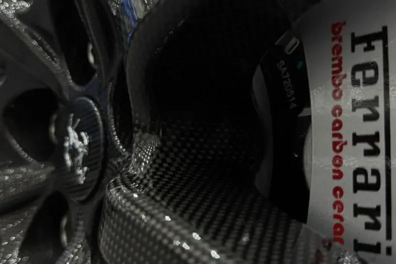 Ferrari SF90 din 2023 cu 3.500 km - oferta FER193914 - foto 49