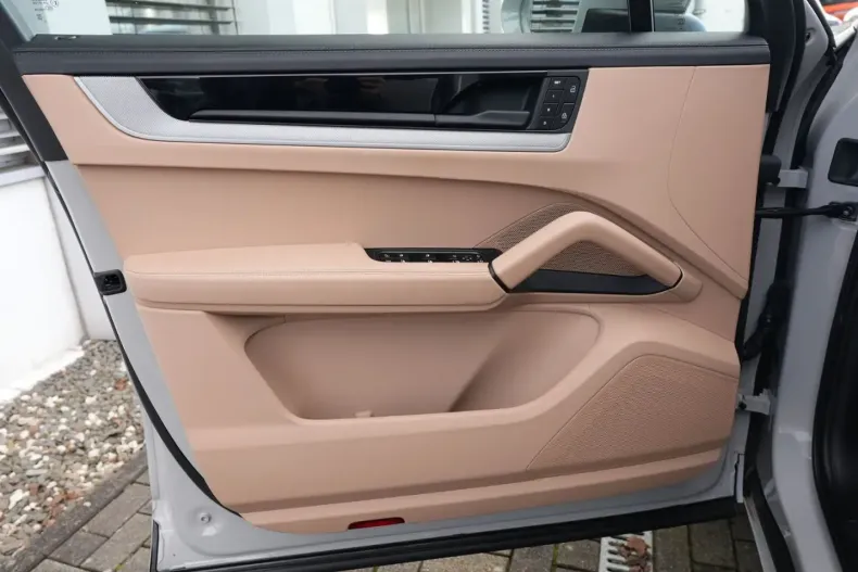 Porsche Cayenne din 2025 cu 12.000 km - oferta POR193932 - foto 31