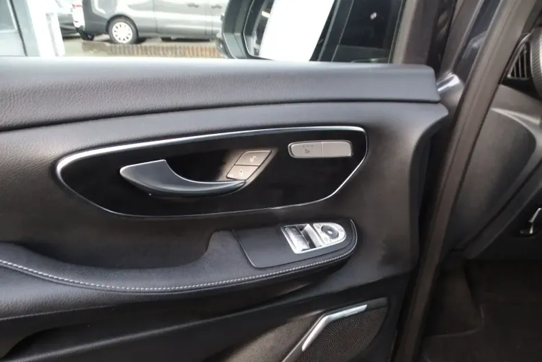 Mercedes-Benz V 300 (Clasa V) din 2022 cu 61.360 km - oferta MER193962 - foto 15