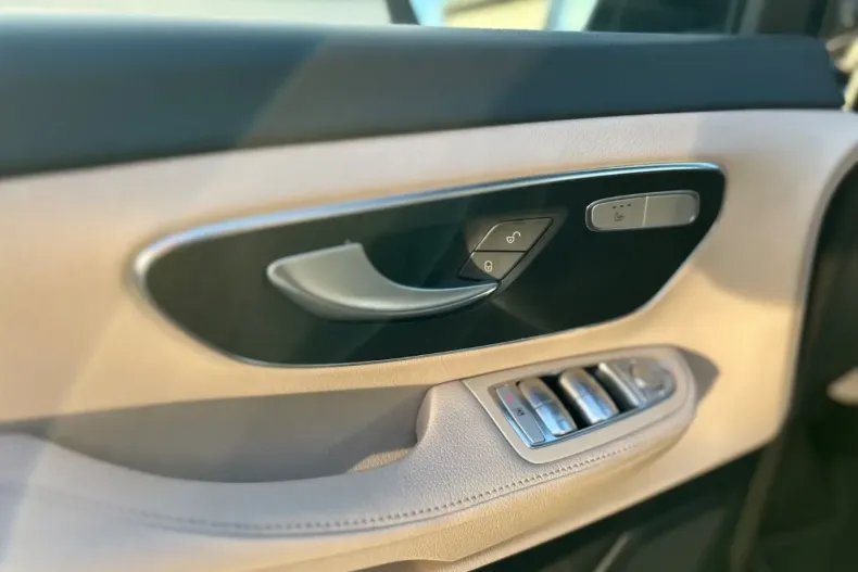 Mercedes-Benz V 300 (Clasa V) din 2023 cu 51.843 km - oferta MER193965 - foto 8