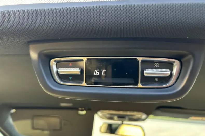 Mercedes-Benz V 300 (Clasa V) din 2023 cu 51.843 km - oferta MER193965 - foto 17