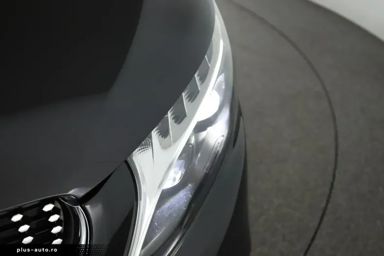 Mercedes-Benz V 300 (Clasa V) din 2023 cu 71.700 km - oferta MER193978 - foto 12