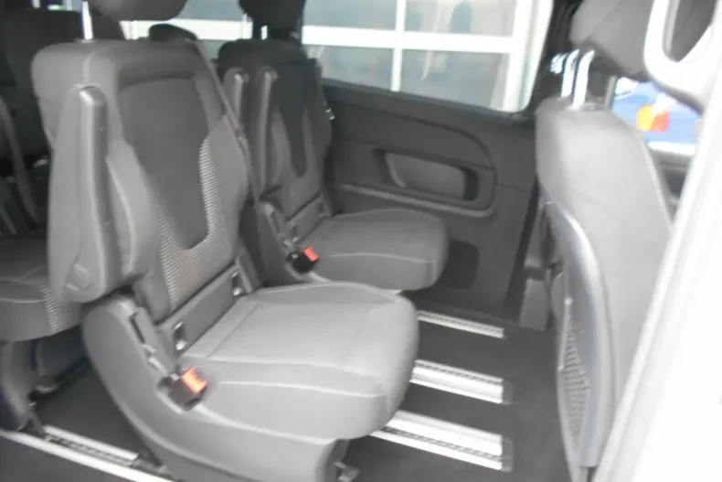 Mercedes-Benz V 300 (Clasa V) din 2022 cu 60.500 km - oferta MER193980 - foto 15