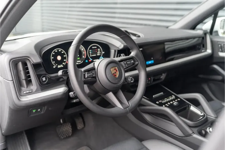 Porsche Cayenne din 2024 cu 19.985 km - oferta POR193989 - foto 4