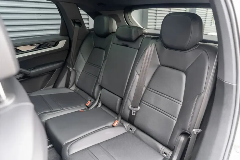 Porsche Cayenne din 2024 cu 19.985 km - oferta POR193989 - foto 47